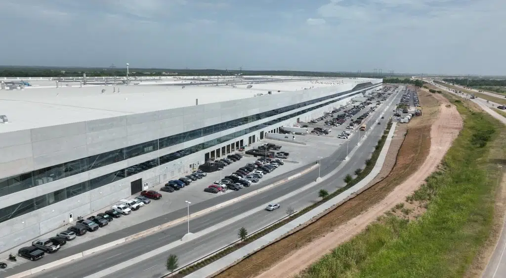 Największa hala na świecie Tesla Gigafactory